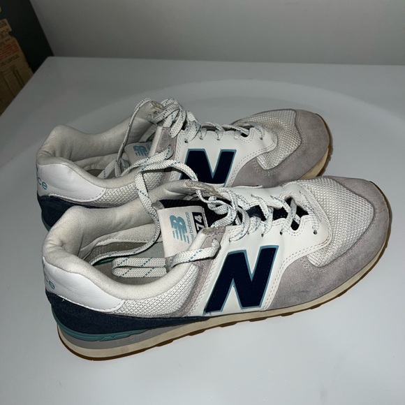 Men’s new balance shoes - Picture 2 of 3